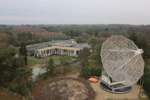 PvdA op bezoek bij Astron in Dwingeloo.